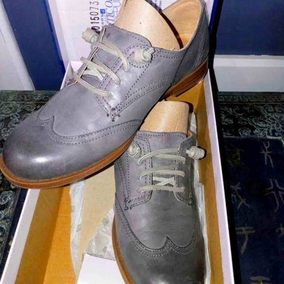 Brand New Sperry Devon shoe Size 7 Womens - Picture 2 of 3